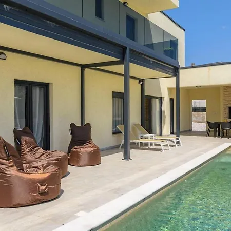 Quinta Ξενοδοχείο 4*