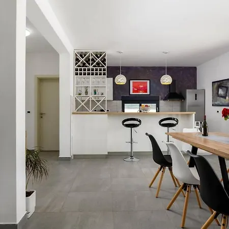 Quinta 4*
